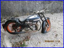Moto ancienne Terrot noire de 1950 environ