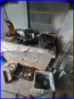 Moto ancienne collection +divers pieces+cadre+pistons carter boite
