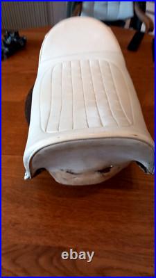 Selle speed Blanche Giuliani pour 750 four Honda en très bonne état