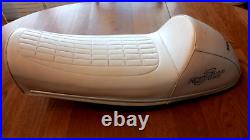Selle speed Blanche Giuliani pour 750 four Honda en très bonne état